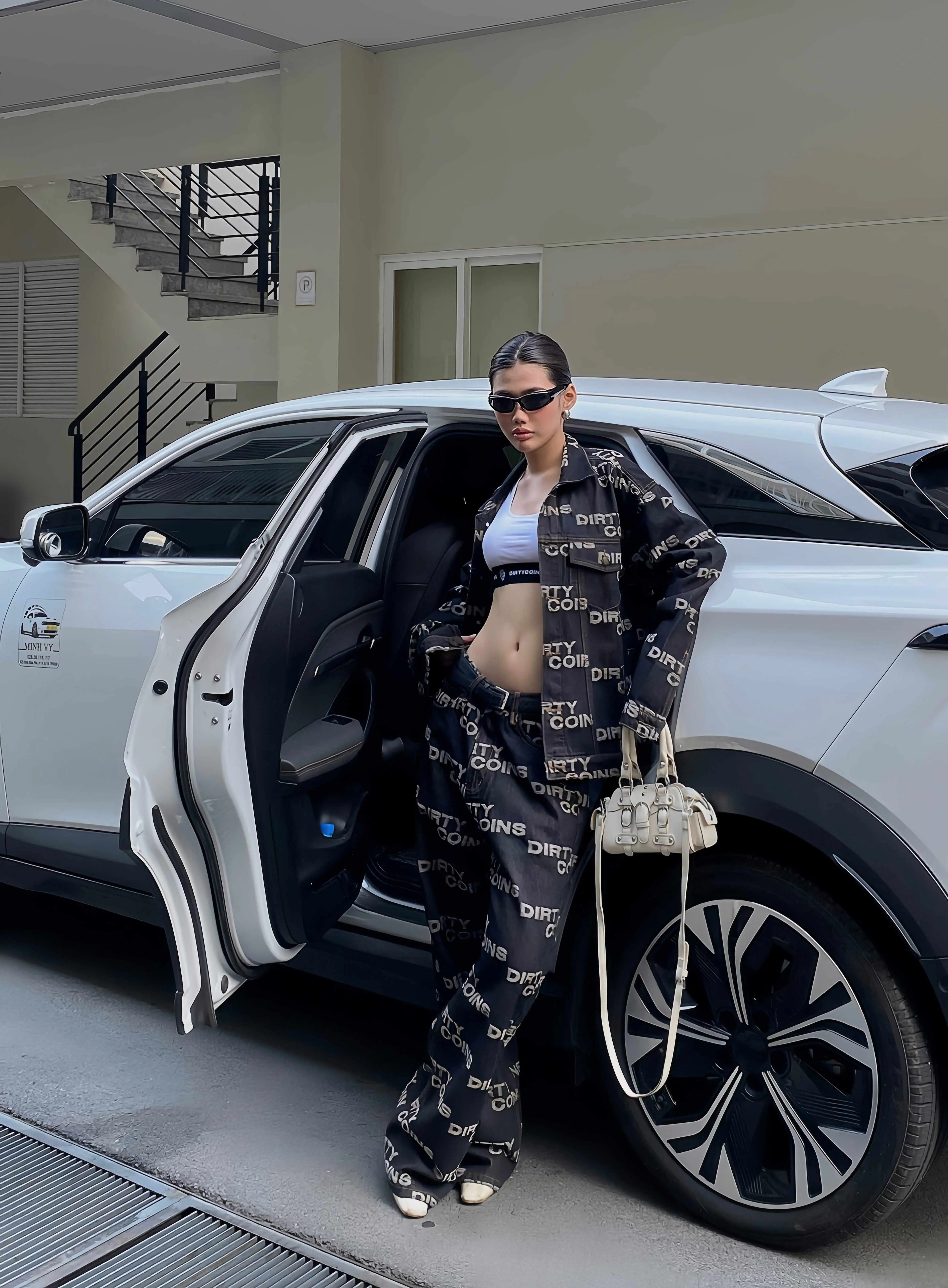 Frayed Logo Baggy Denim Pants - Black