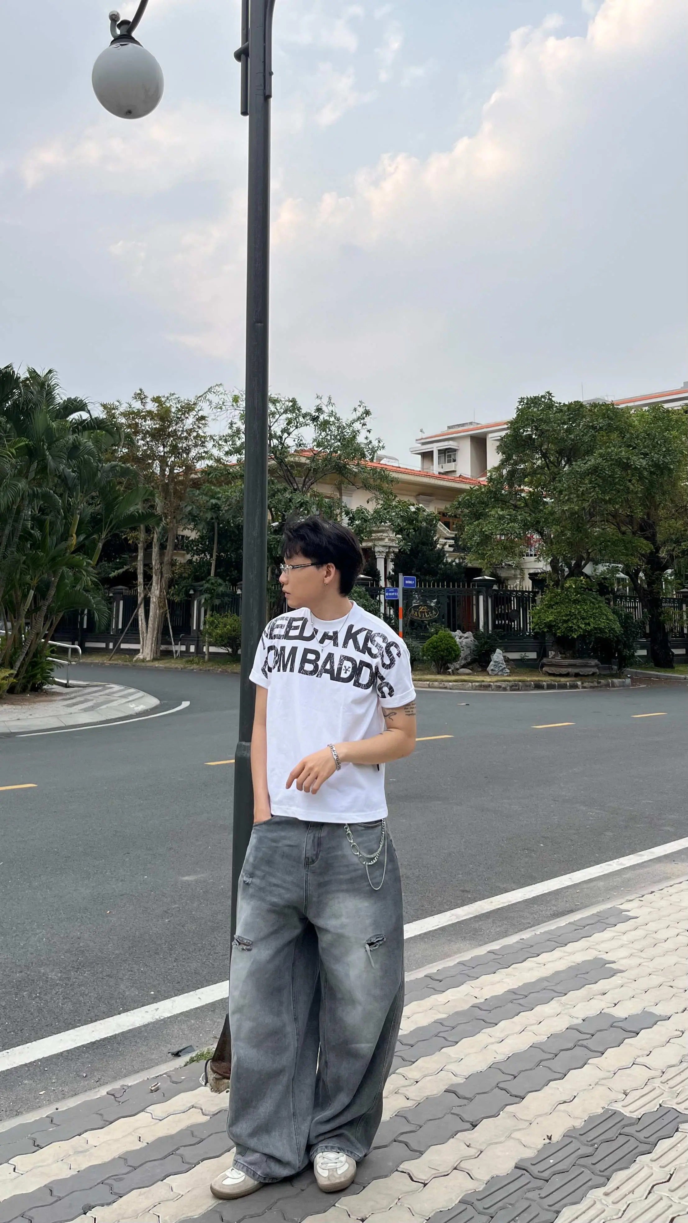 DC Need A Kiss From Baddies T-Shirt White