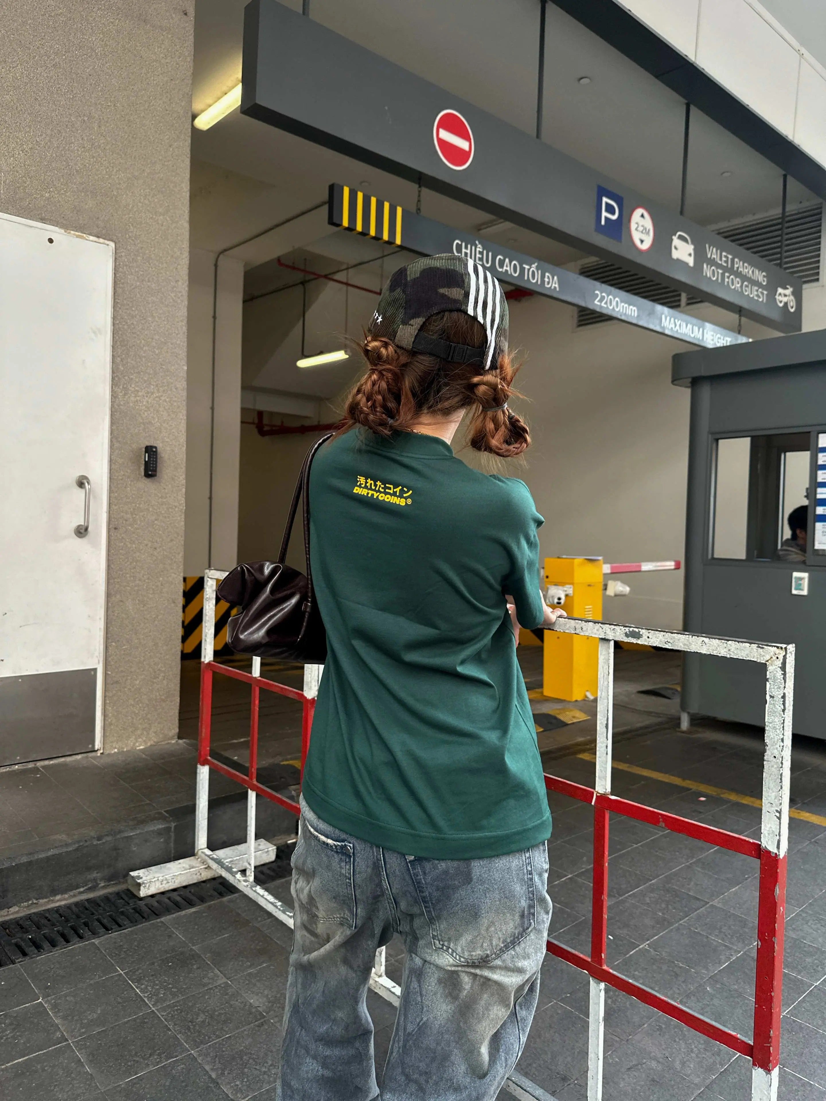 DC Wavy Logo Regular Boxy T-shirt