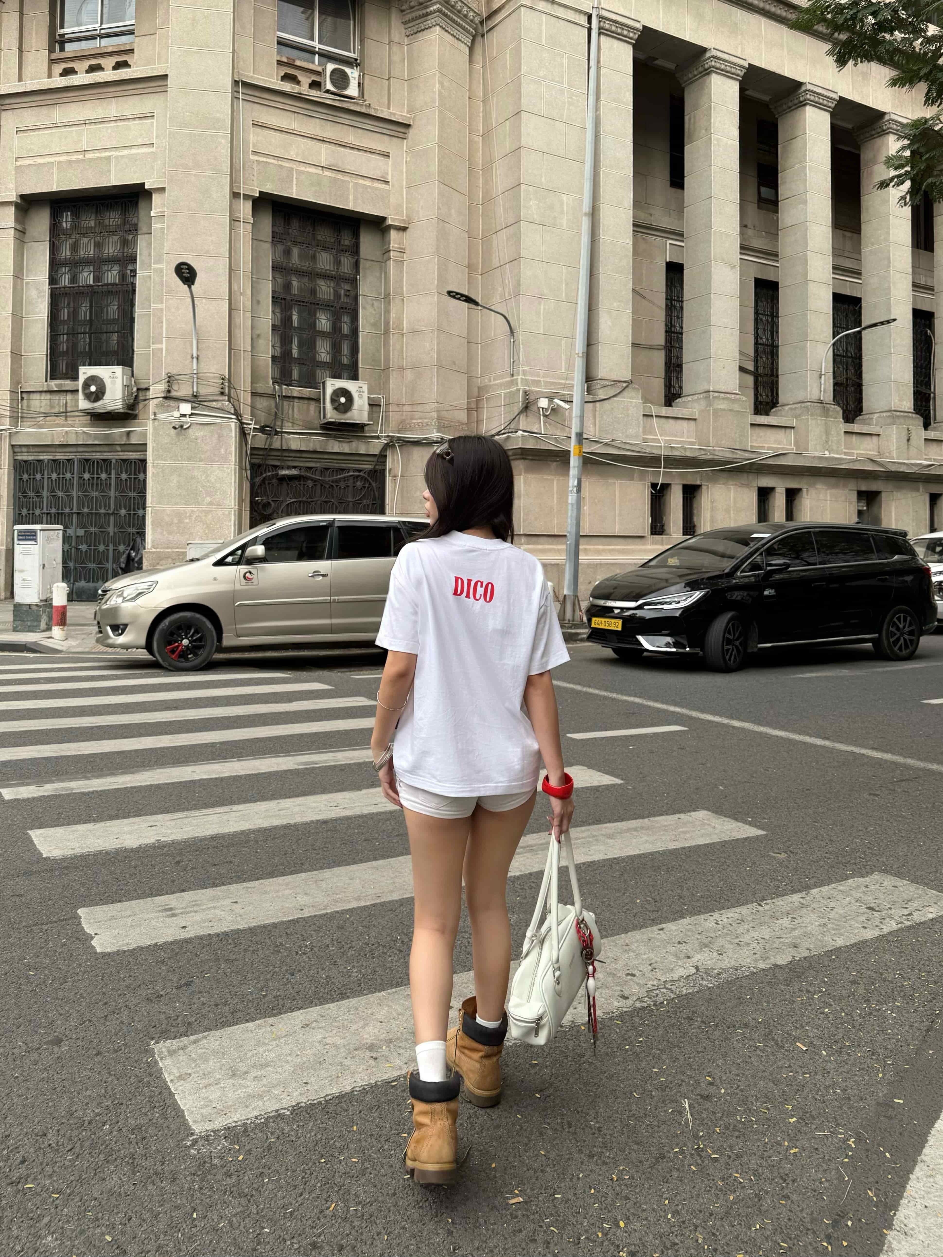 DirtyCoins Graffiti Pony Print T-shirt White